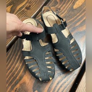 Woman’s Sandals Size 35